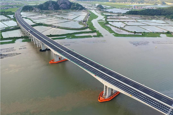 热烈祝贺由我司参建的浙江省台州湾跨海大桥及接线工程荣获中国建设工程鲁班奖